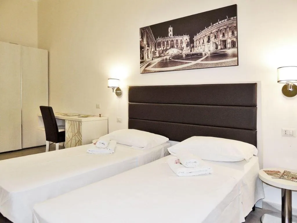 Room, Enrica, Naples