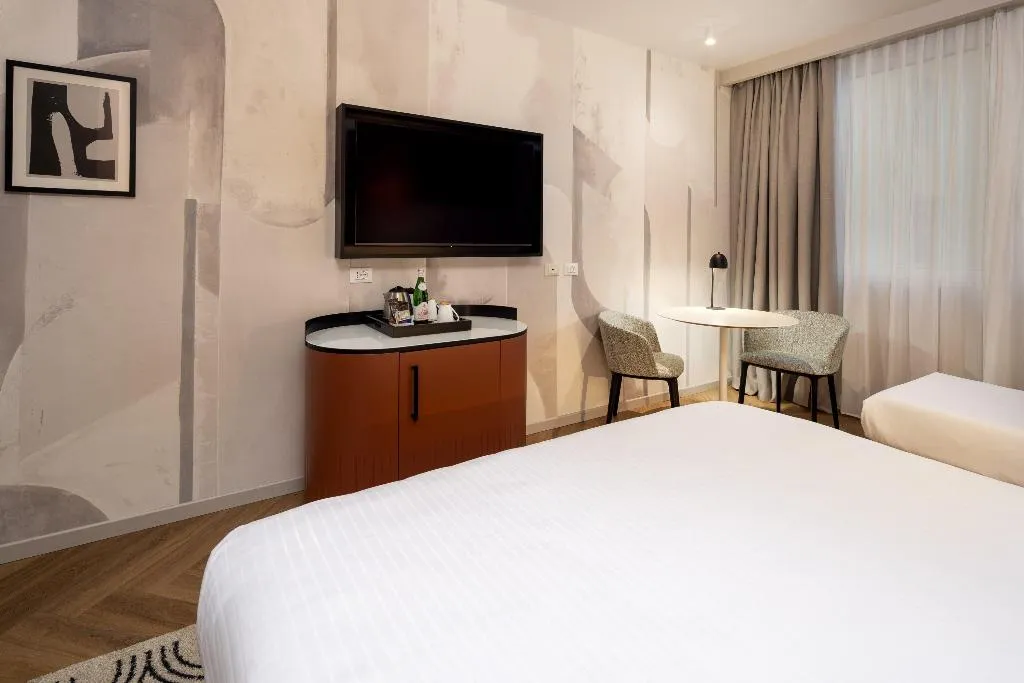 DOUBLE KING SIZE BED Room, Crowne Plaza Padova, Venice