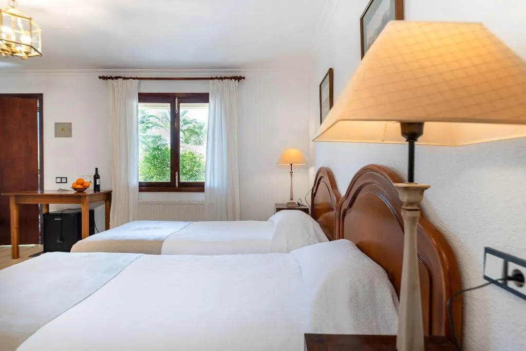 TRIPLE WITH TERRACE Room, Hotel Rural Predio Son Serra, Majorca