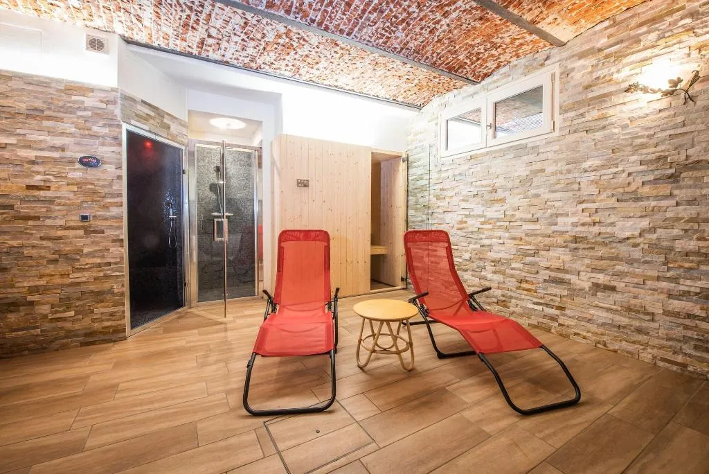 Sports and Entertainment, Hotel Rosa, Milan