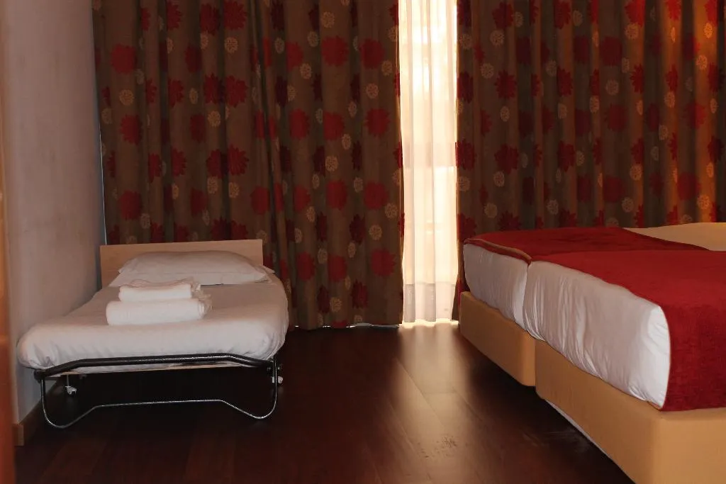 TWIN CAPACITY 3 Room, Leziria Parque Hotel, Lisbon