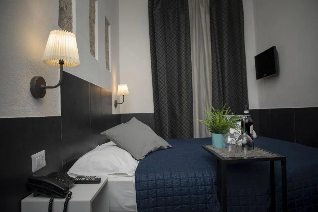 Double or Twin STANDARD Room, Ideal, Naples