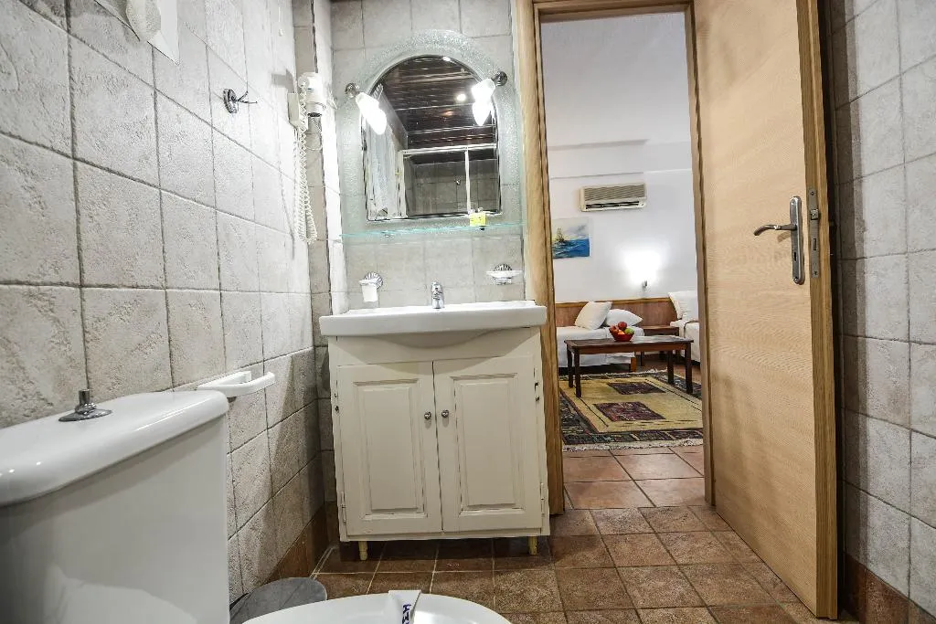 QUADRUPLE DELUXE TWO BEDROOM Room, Green Village, Athens