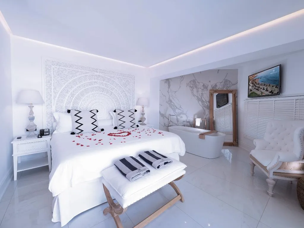 SUITE HONEYMOON Room, Abaton Island Resort & Spa, Crete