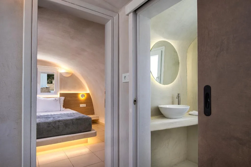 SUITE WITH JACUZZI Room, Aelia Luxury Suites, Santorini