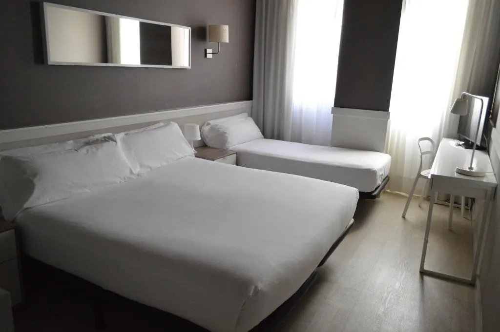 TRIPLE STANDARD Room, Paral.lel, Barcelona