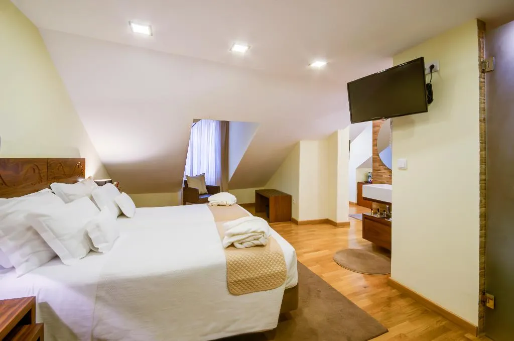 TRIPLE STANDARD Room, Hotel Borges Chiado, Lisbon