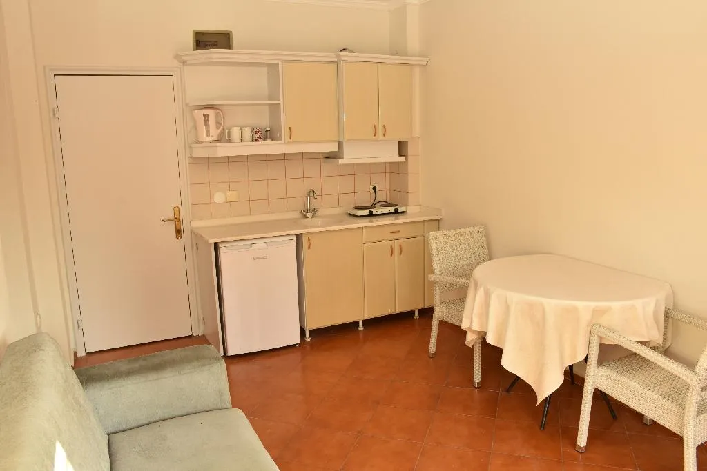 Room, Club Dante, Dalaman