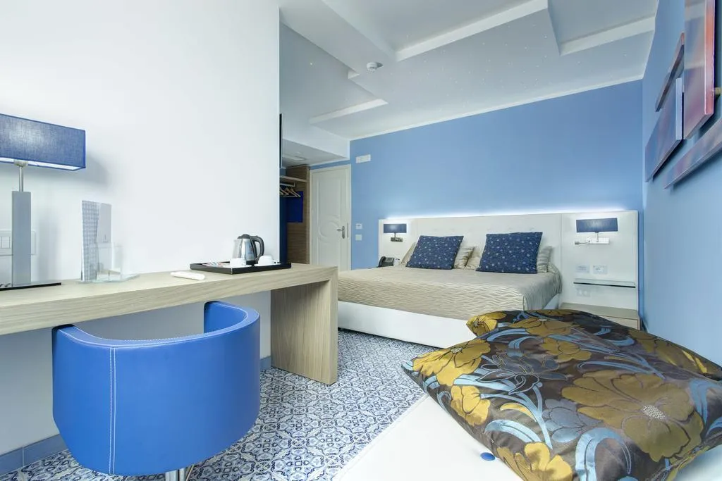Room, Lloyd's Baia, Naples