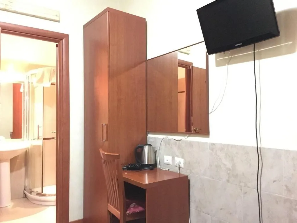 Room, Lam Guest House, Naples