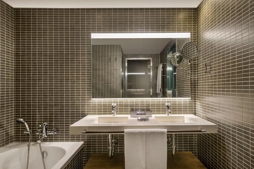 DOUBLE DELUXE QUEEN BED Room, AC Hotel Palacio del Retiro Autograph Collection, Madrid