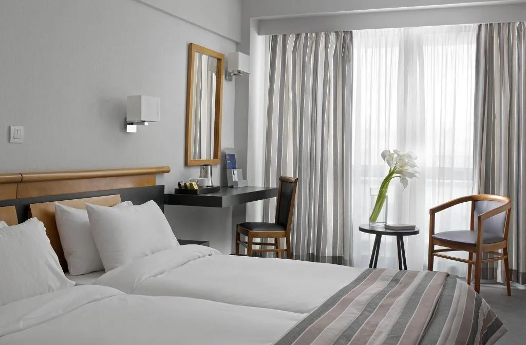 Room, Stanley, Athens