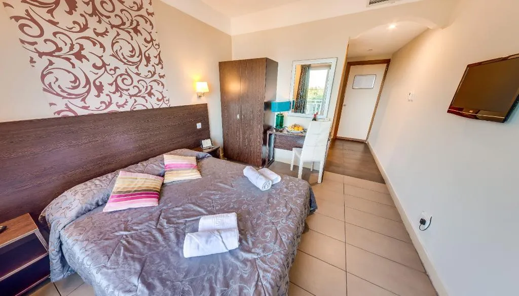 Double or Twin SEA VIEW Room, Carlton Hotel, Malta