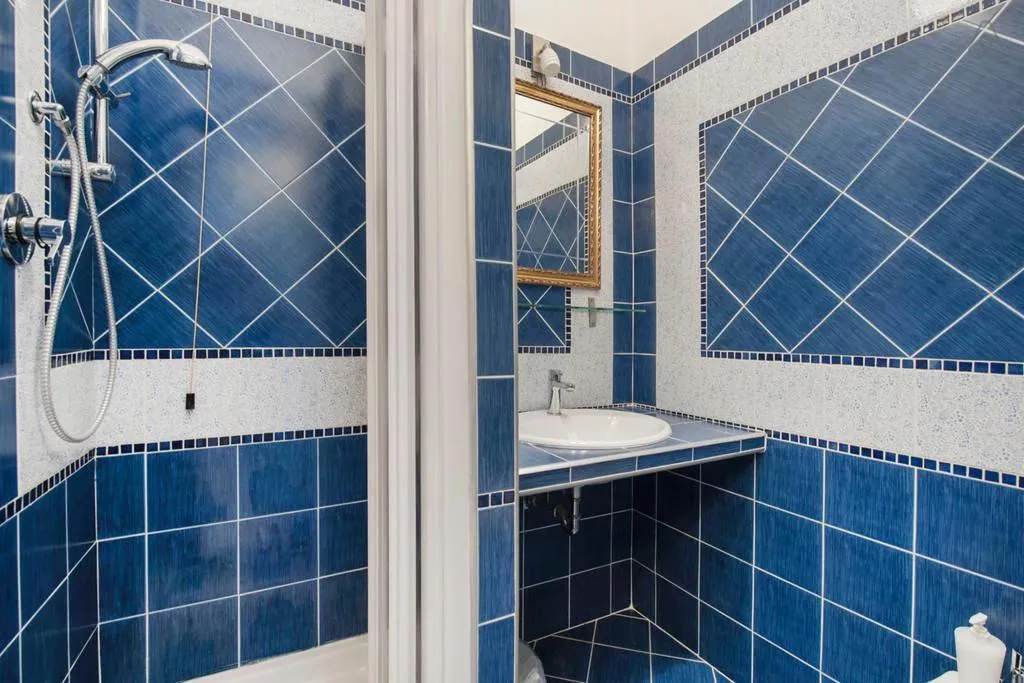 TRIPLE STANDARD Room, Ai 7 Scalini, Naples