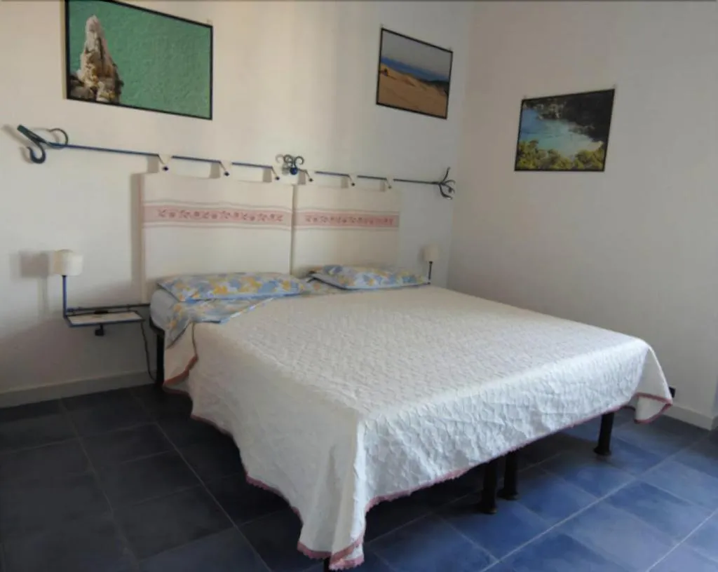 Room, Nughe' e' Oro, Olbia