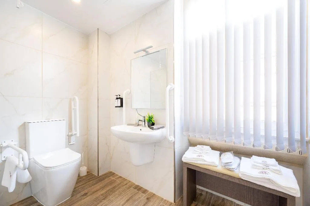 DOUBLE Accessible Room, C4 Retreats Gozo, Gozo