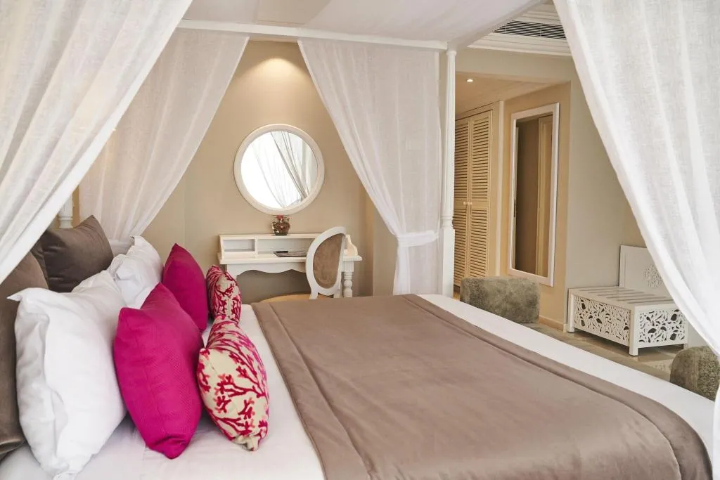 JUNIOR SUITE QUEEN SIZE BED Room, TUI BLUE Palm Beach Palace, Tunisia