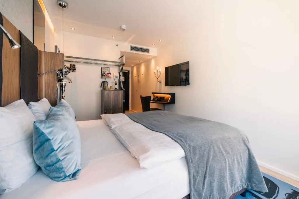 DOUBLE KING SIZE BED Room, Tivoli Hotel, Copenhagen