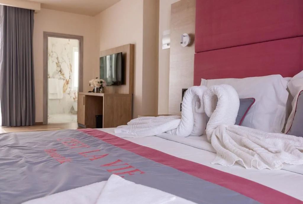 Room, C'est La Vie Boutik Swieqi, Malta
