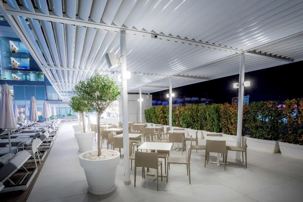 Bar, Radisson Blu Hotel Larnaca, Cyprus