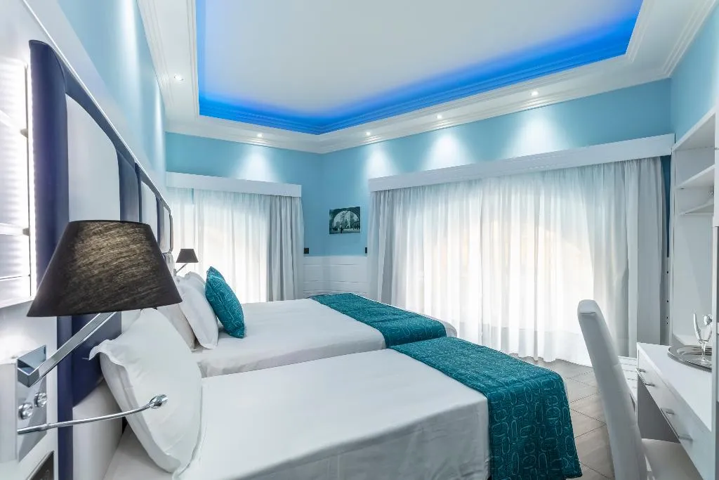 TRIPLE DELUXE Room, THE ONE Boutique Hotel & SPA Rome, Rome