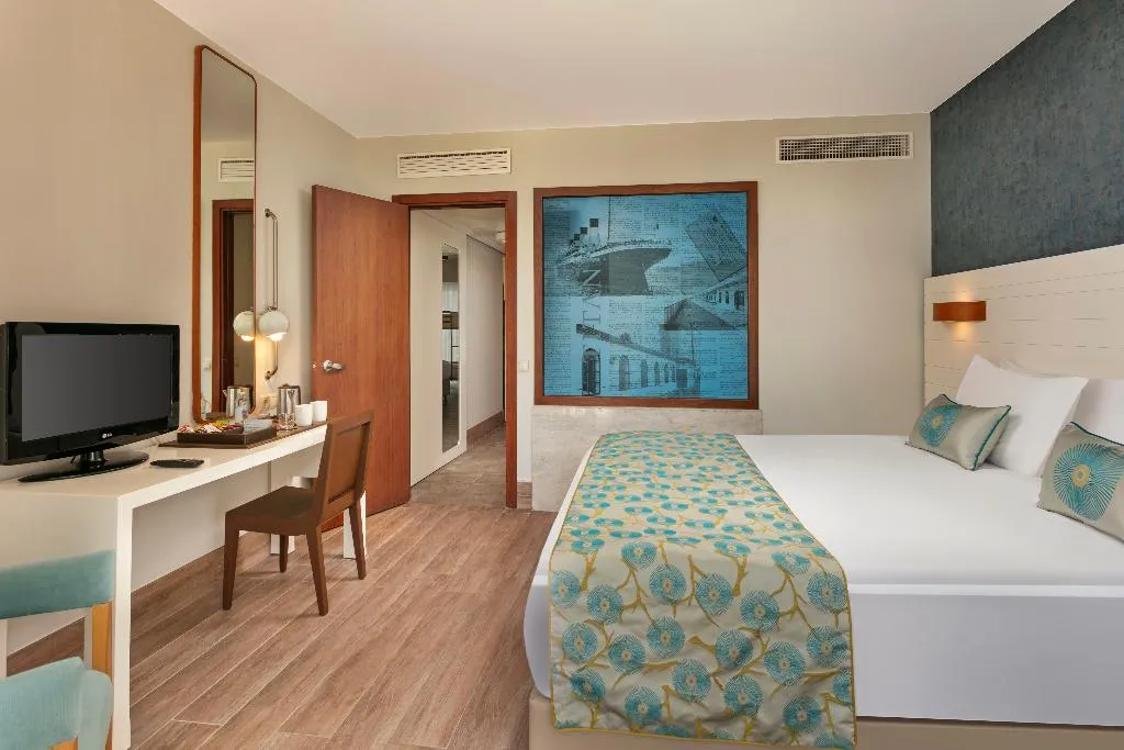 FAMILY ROOM ANNEX Room, Titanic Deluxe Lara, Antalya