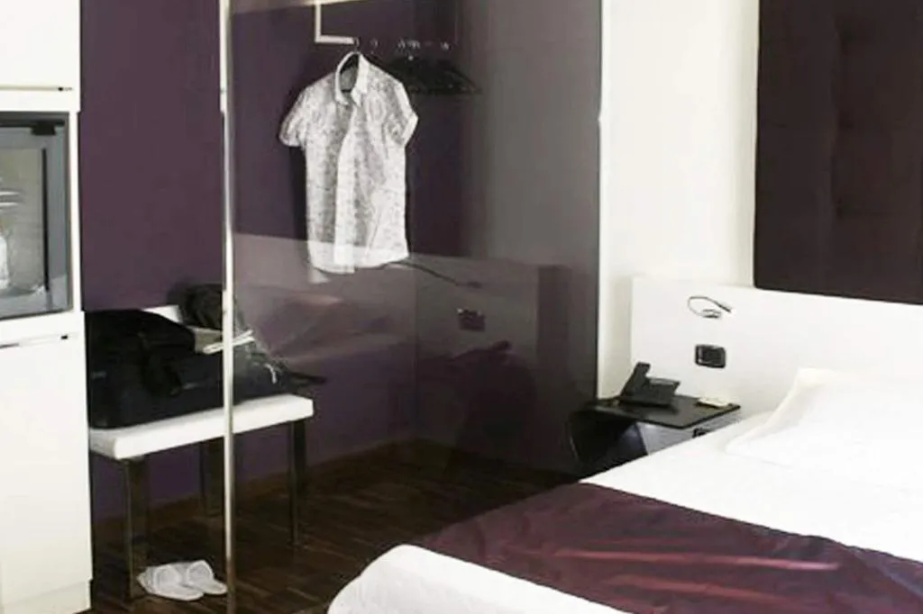 Room, La Bussola, Catania