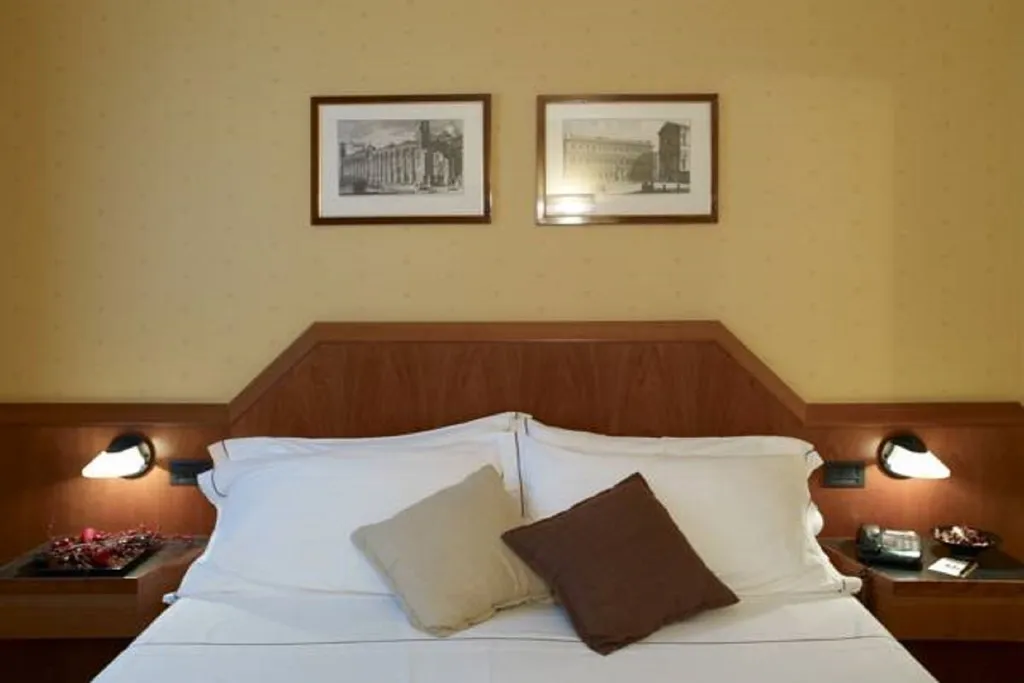 Room, Montini, Milan