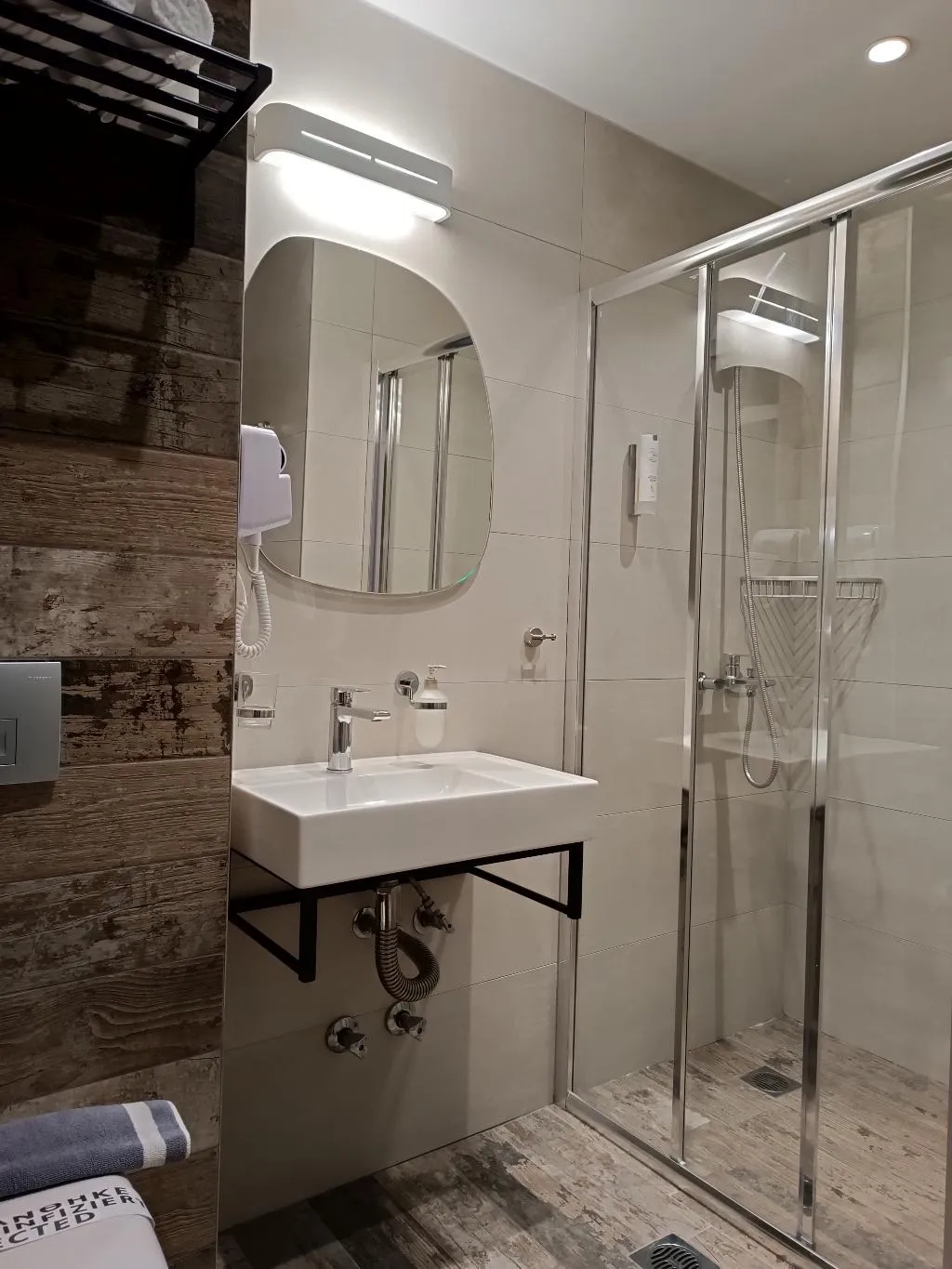DOUBLE STANDARD Room, Elizabeth Queen Luxury Rooms, Thessaloniki