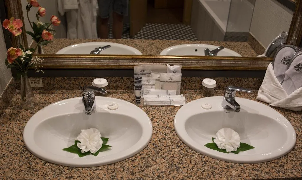 JUNIOR SUITE STANDARD Room, Beatriz Toledo Auditorium & Spa, Madrid