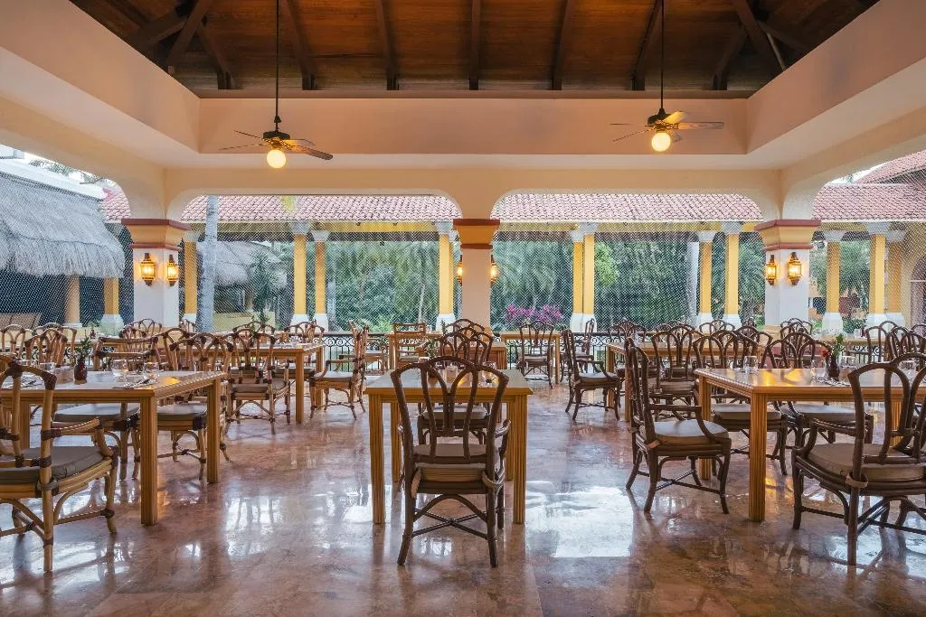 Restaurant, Iberostar Waves Paraiso Beach All Inclusive, Cancun Area