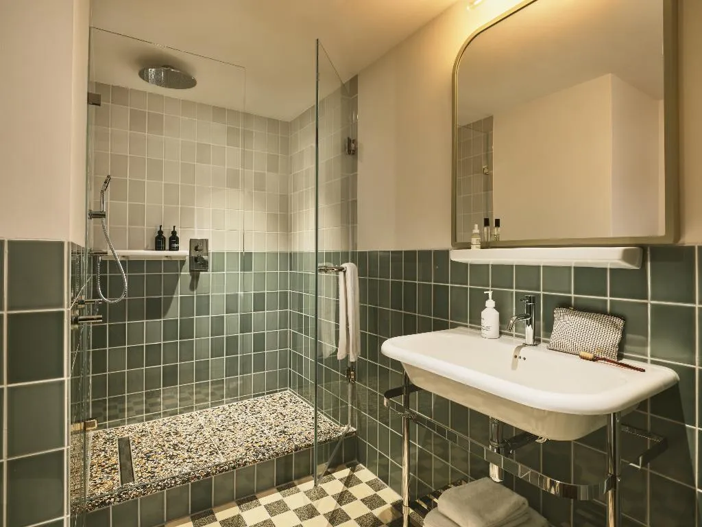 STUDIO STANDARD Room, The Hoxton Lloyd Amsterdam, Amsterdam