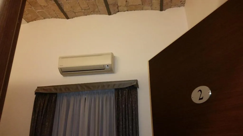 Room, Laterani Dfm, Naples