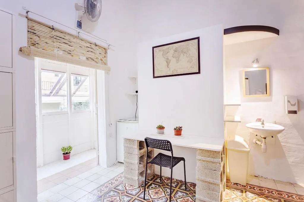 Room, Granny's Inn - Hostel, Malta