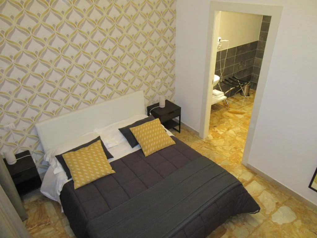 Room, B&B Rettifilo, Naples