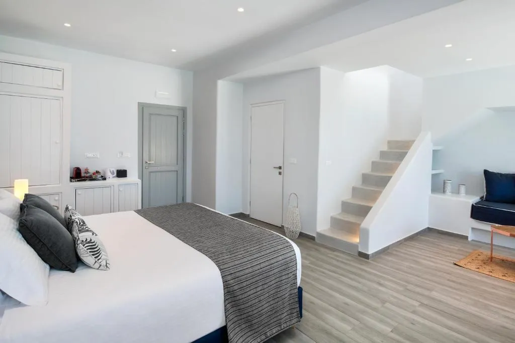 SUITE WITH PRIVATE POOL Room, Siete Mares Luxury Suites, Santorini
