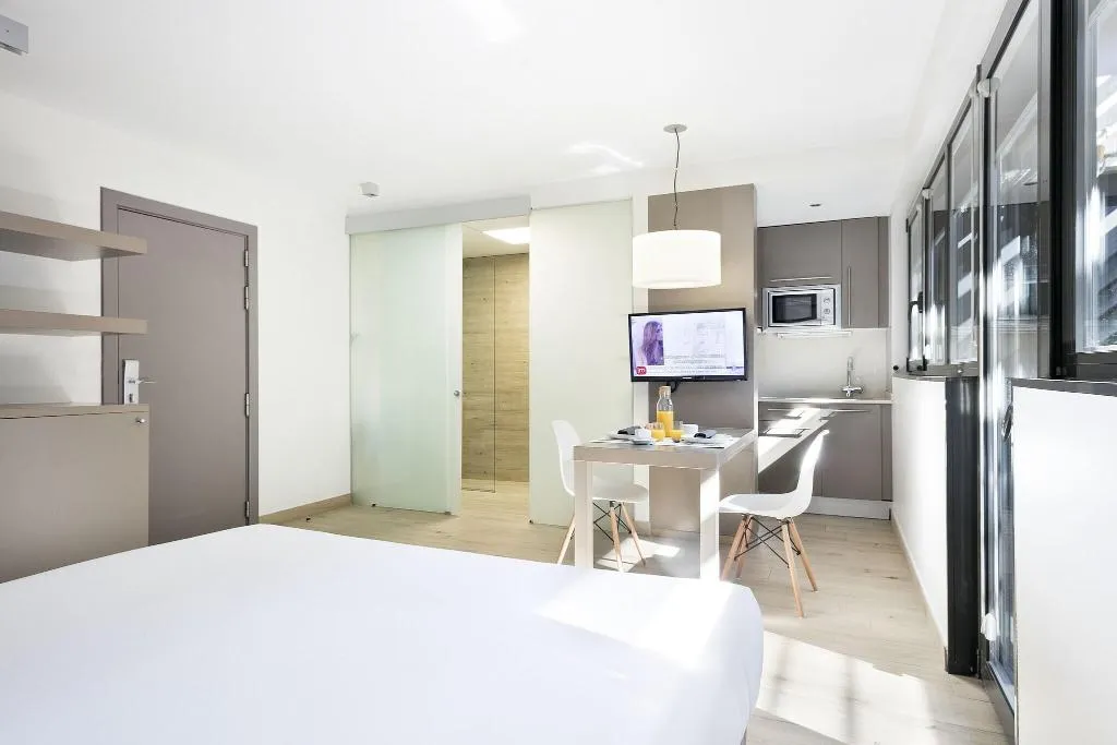 DOUBLE TWO BEDS Room, Bcn Montjuic, Barcelona
