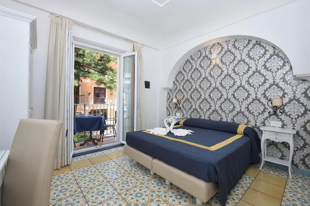 Room, Hotel Settebello, Naples