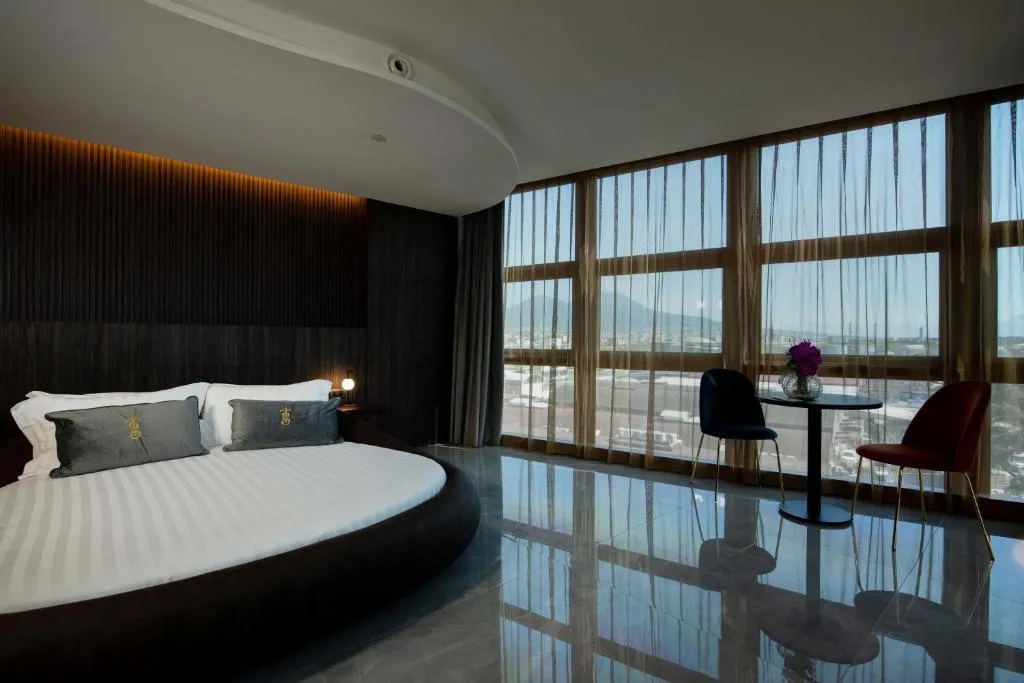 Double or Twin EXECUTIVE CITY VIEW Room, Gold Tower Lifestyle Hotel, Naples