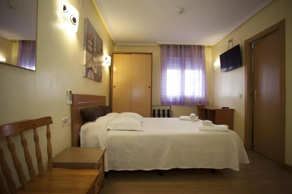 Room, Hostal Los Rosales, Madrid