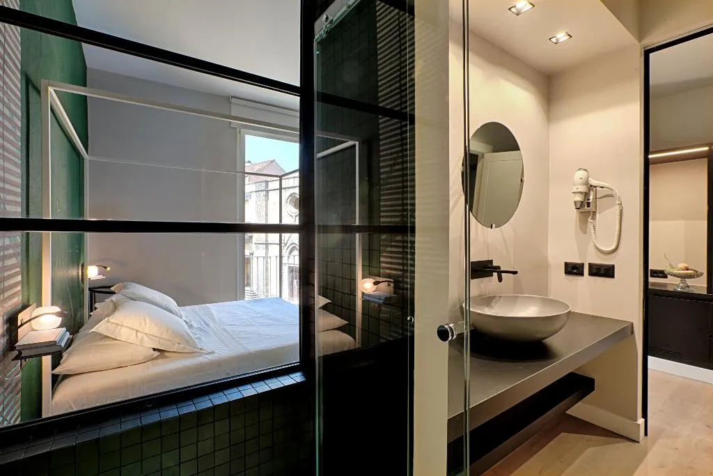 Double or Twin KING SIZE BED Room, Casa Pacifico Napoli, Naples