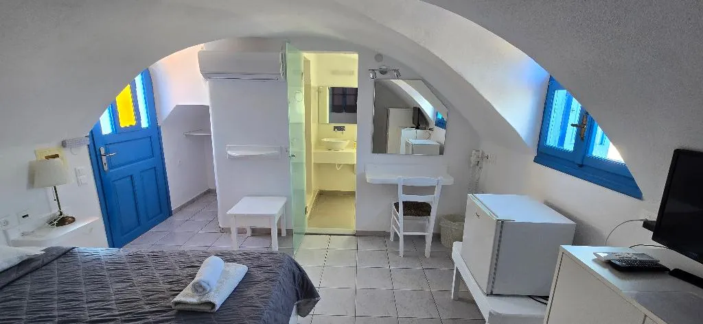 Double or Twin STANDARD Room, Caldera View Resort-Adults only, Santorini