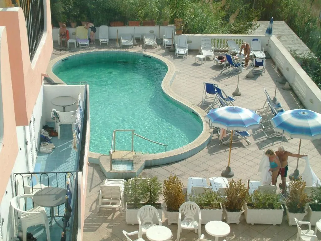 Pool, La Ginestra, Naples