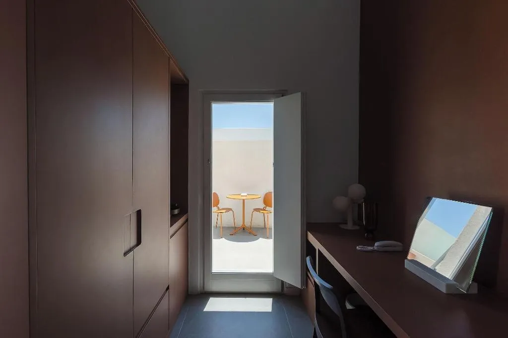 Room, Neo Luxury Suites, Santorini