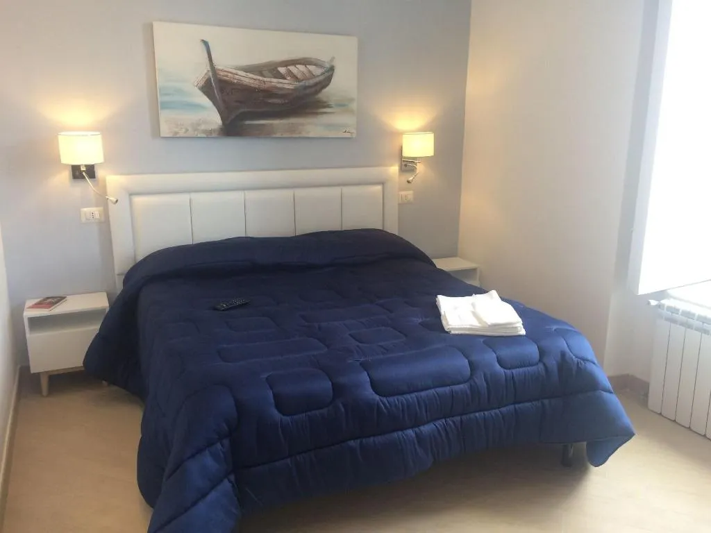 Room, Base Napoli B&B, Naples
