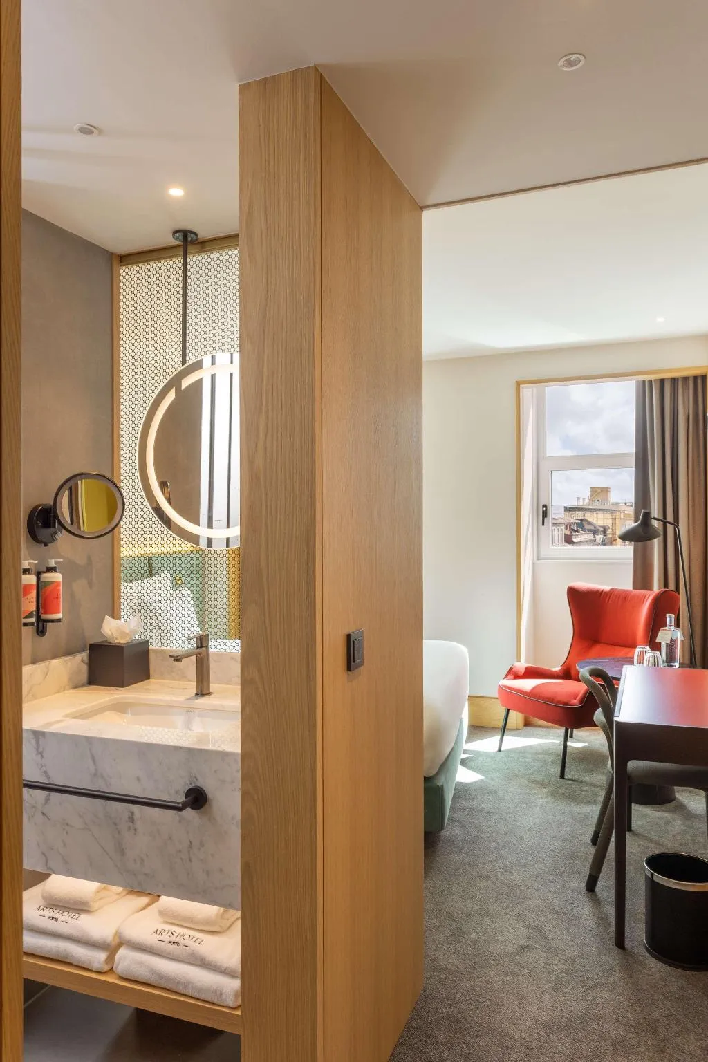 Room GUEST ROOM QUEEN BED Room, Arts Hotel Porto, Tapestry Collection By Hilton, Porto