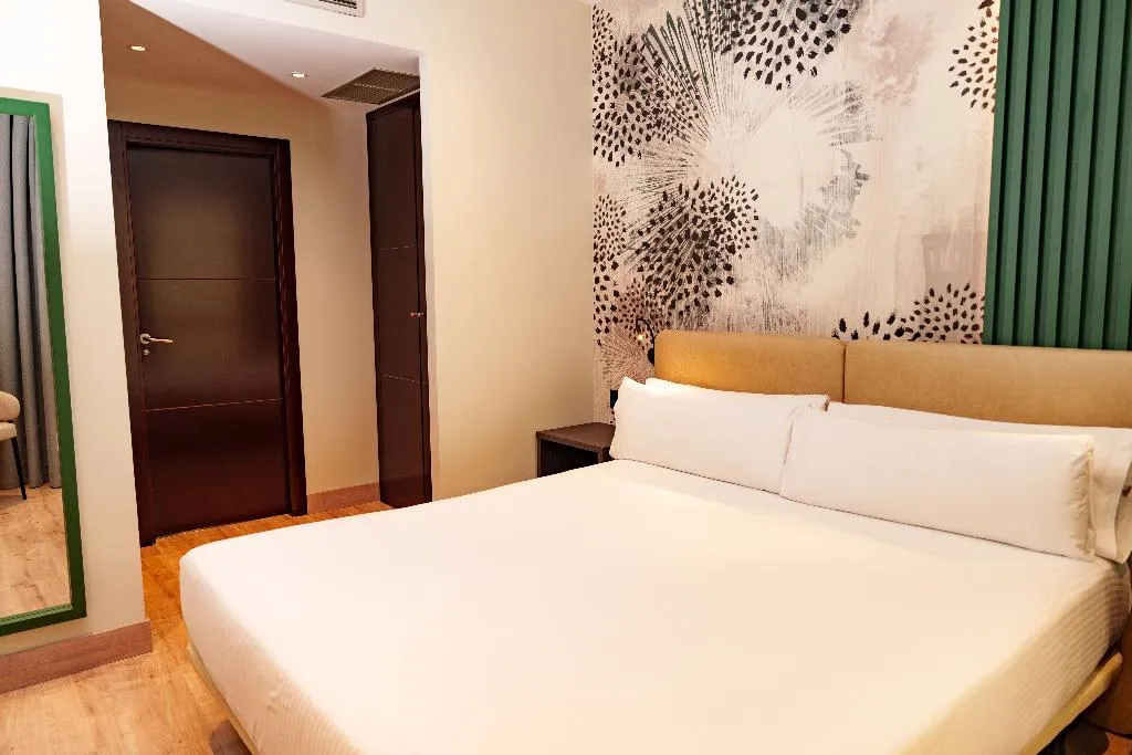 SUITE CAPACITY 6 Room, Princesa de Eboli, Madrid