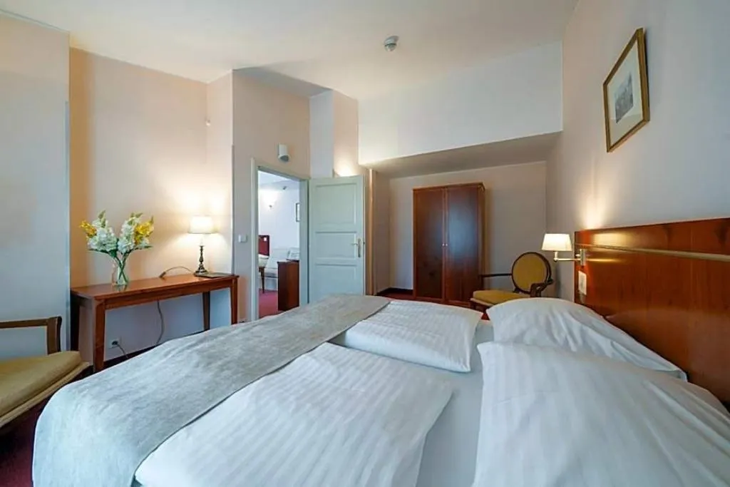 Room, Hotel Raffaello, Prague