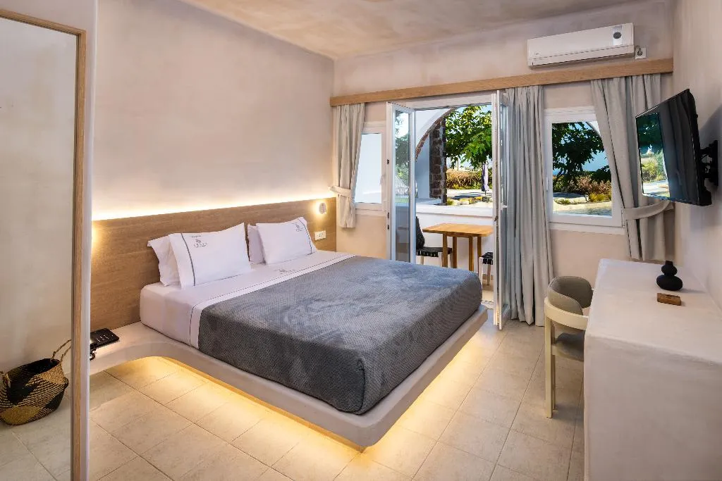 JUNIOR SUITE SEA VIEW Room, Aelia Luxury Suites, Santorini