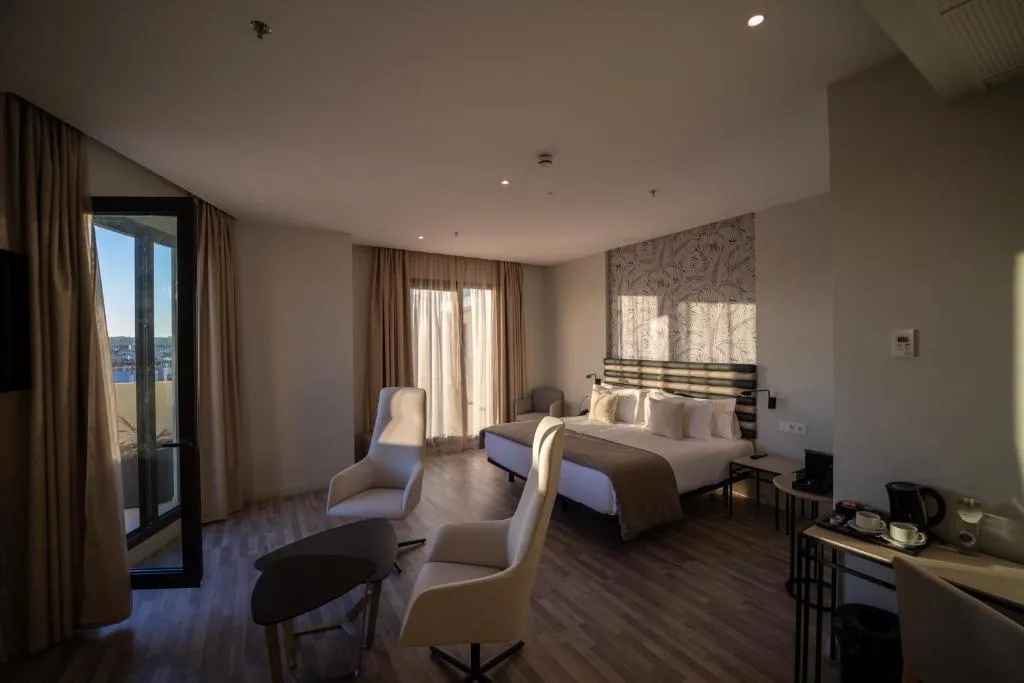 JUNIOR SUITE STANDARD Room, Abba Sevilla, Seville